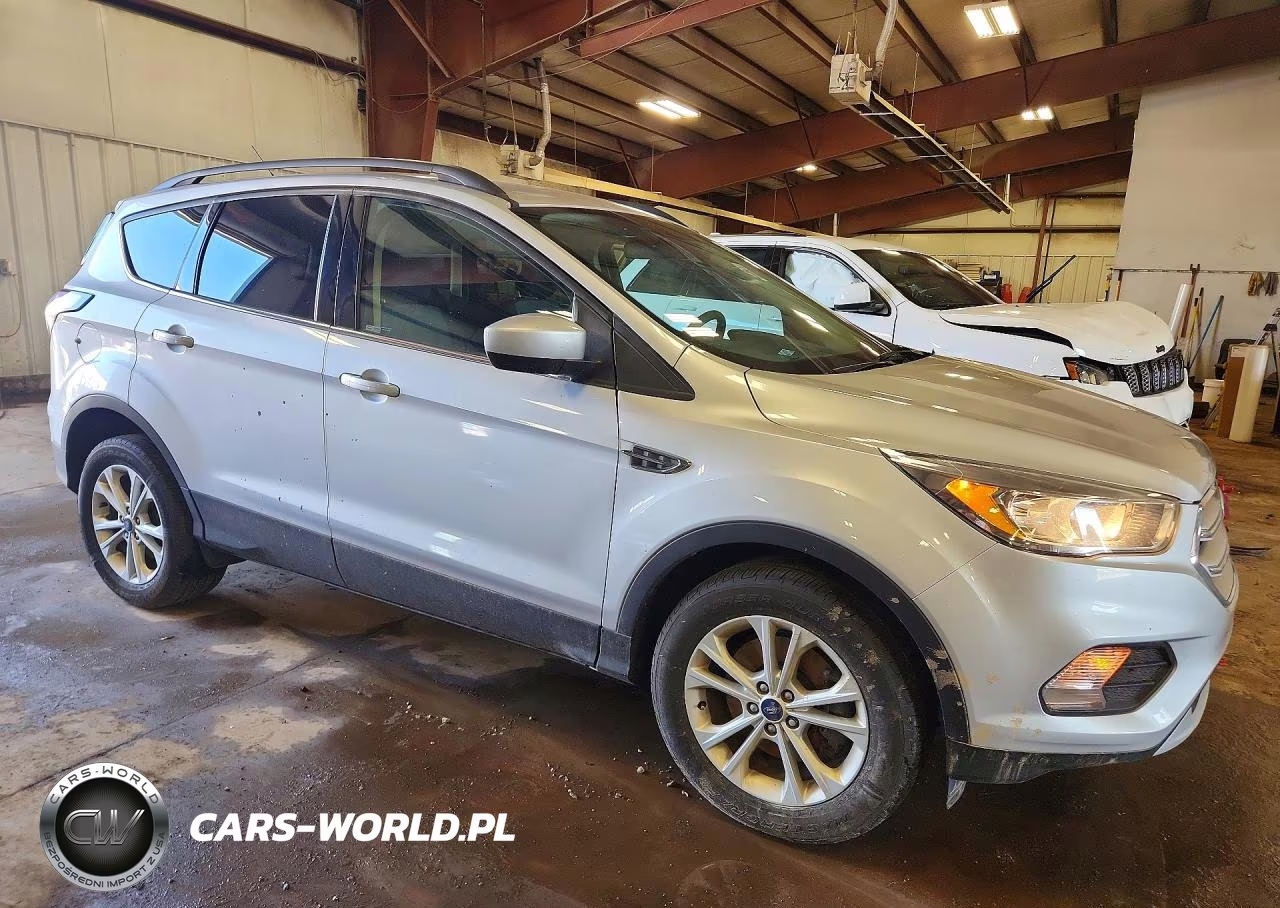 2018 Ford Escape Se VIN:1FMCU9GDXJUB39704 - 4