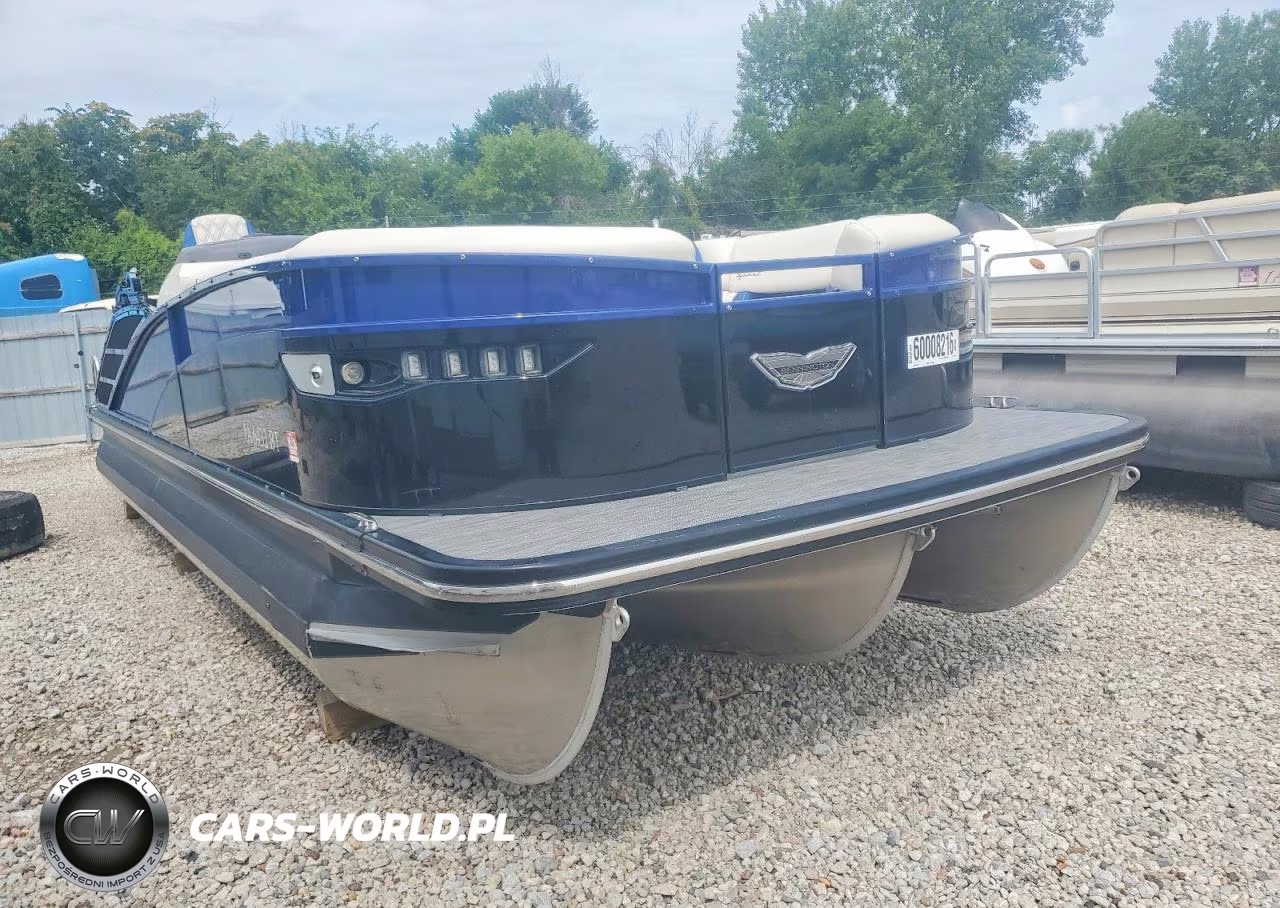 2020 Bennington Marine Boat