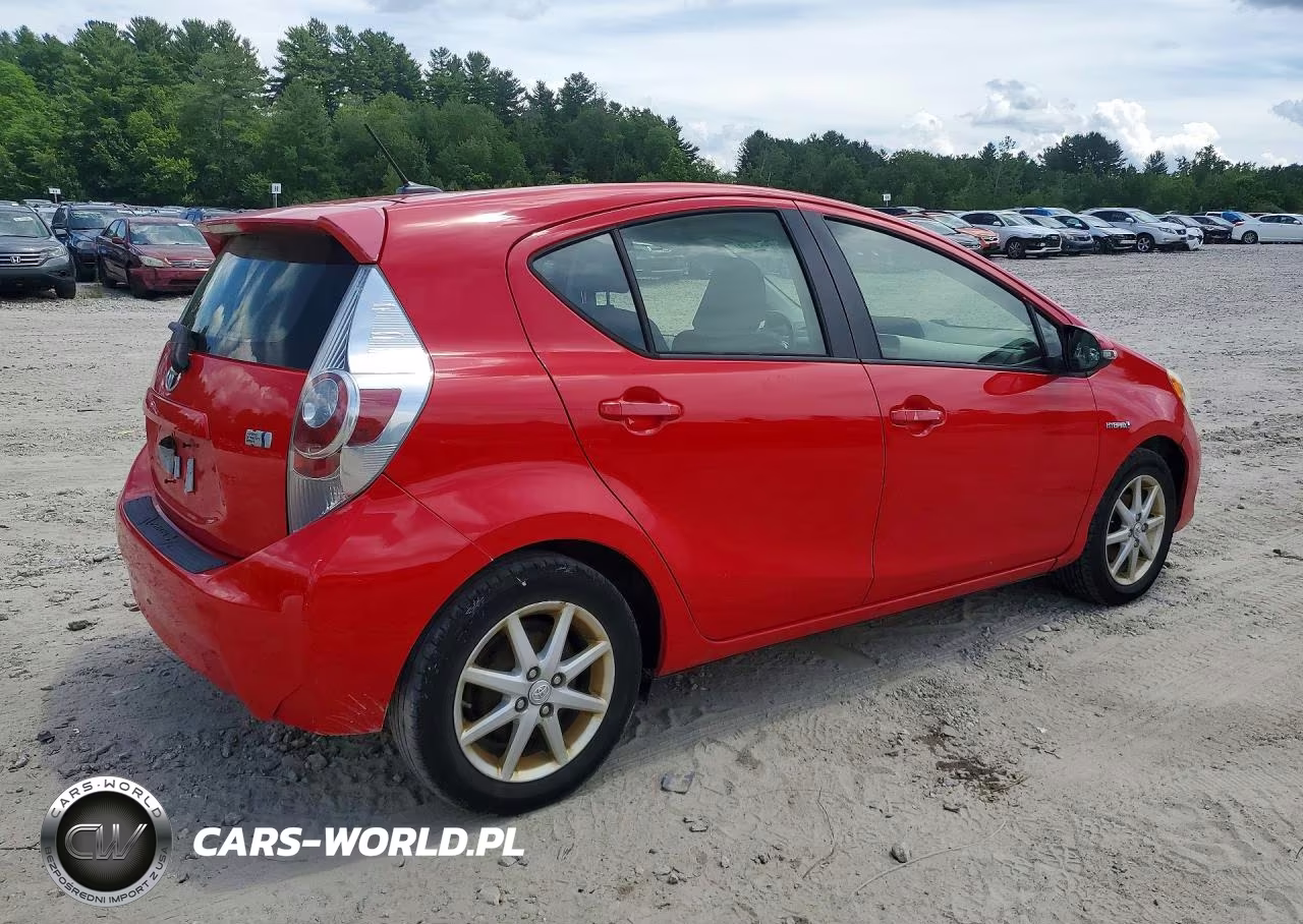 2012 Toyota Prius C Three VIN:JTDKDTB31C1021590 - 3