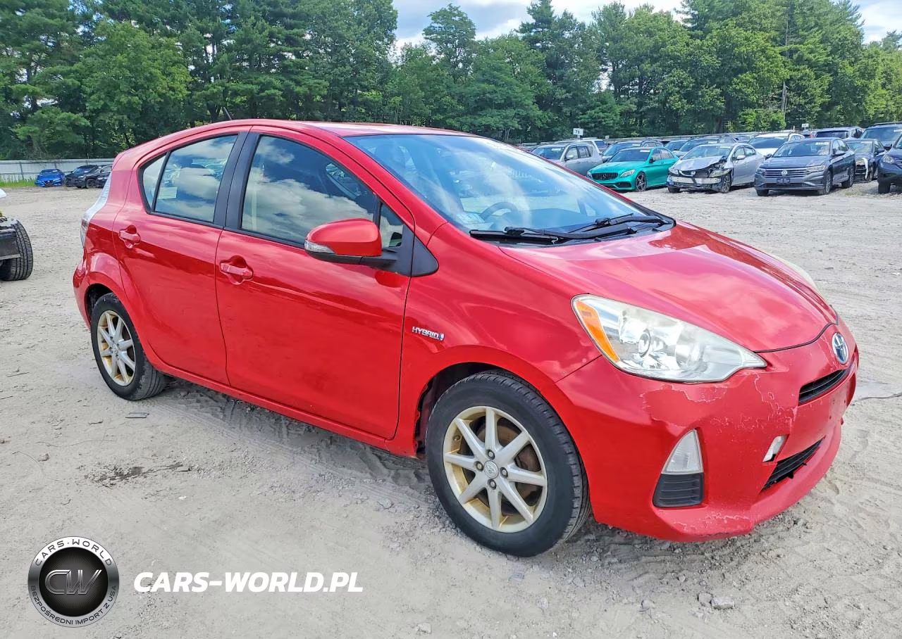 2012 Toyota Prius C Three VIN:JTDKDTB31C1021590 - 4