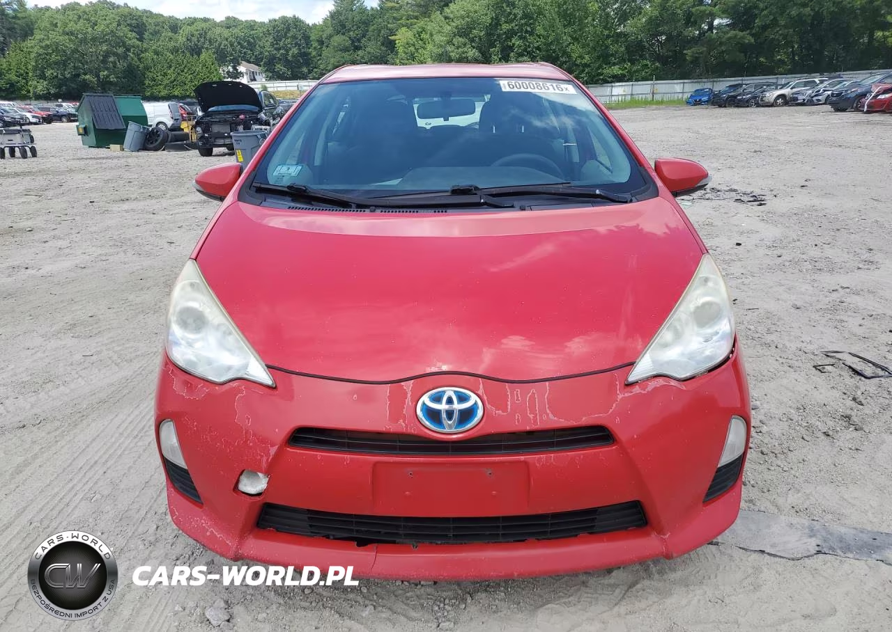 2012 Toyota Prius C Three VIN:JTDKDTB31C1021590 - 5