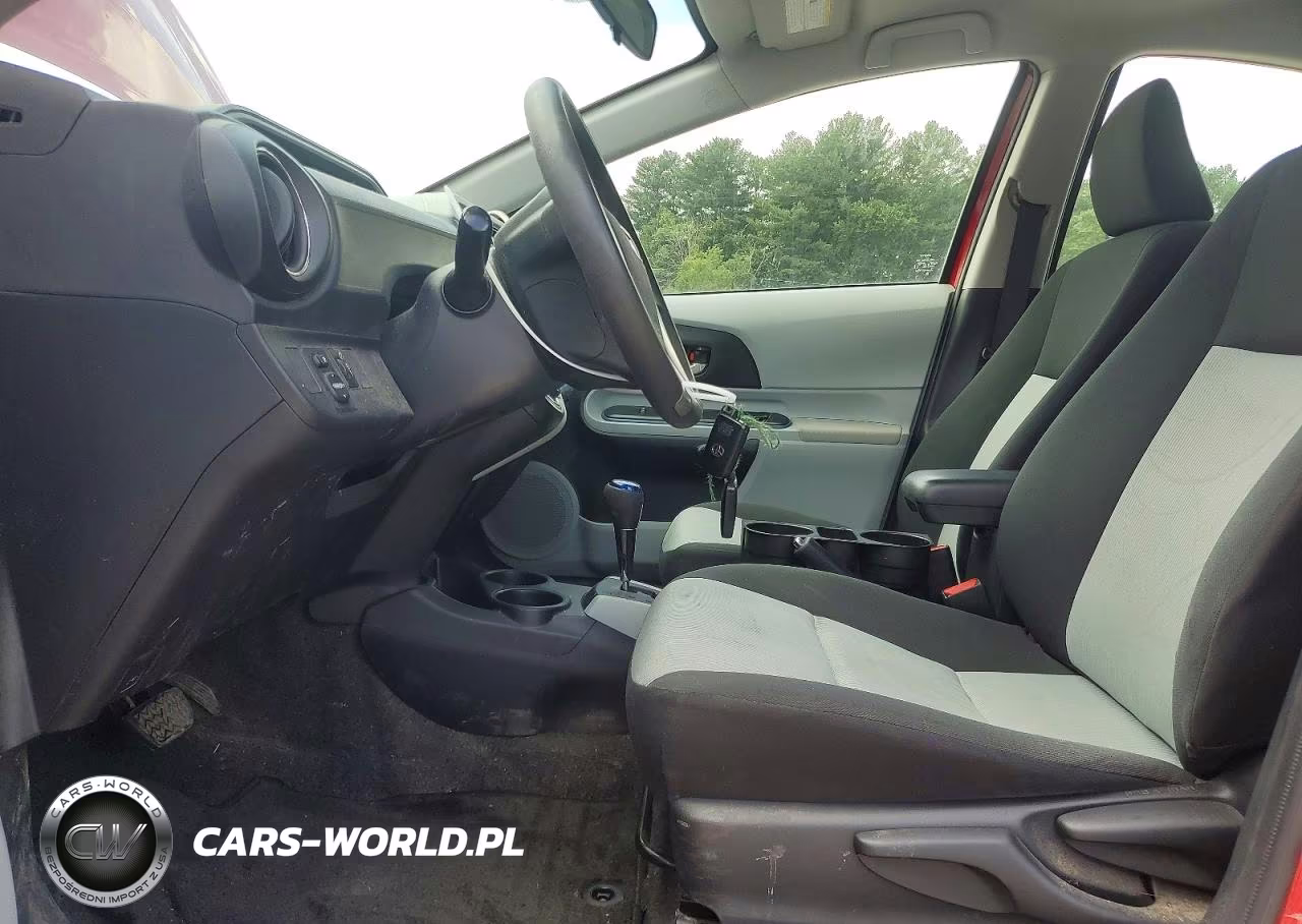 2012 Toyota Prius C Three VIN:JTDKDTB31C1021590 - 7