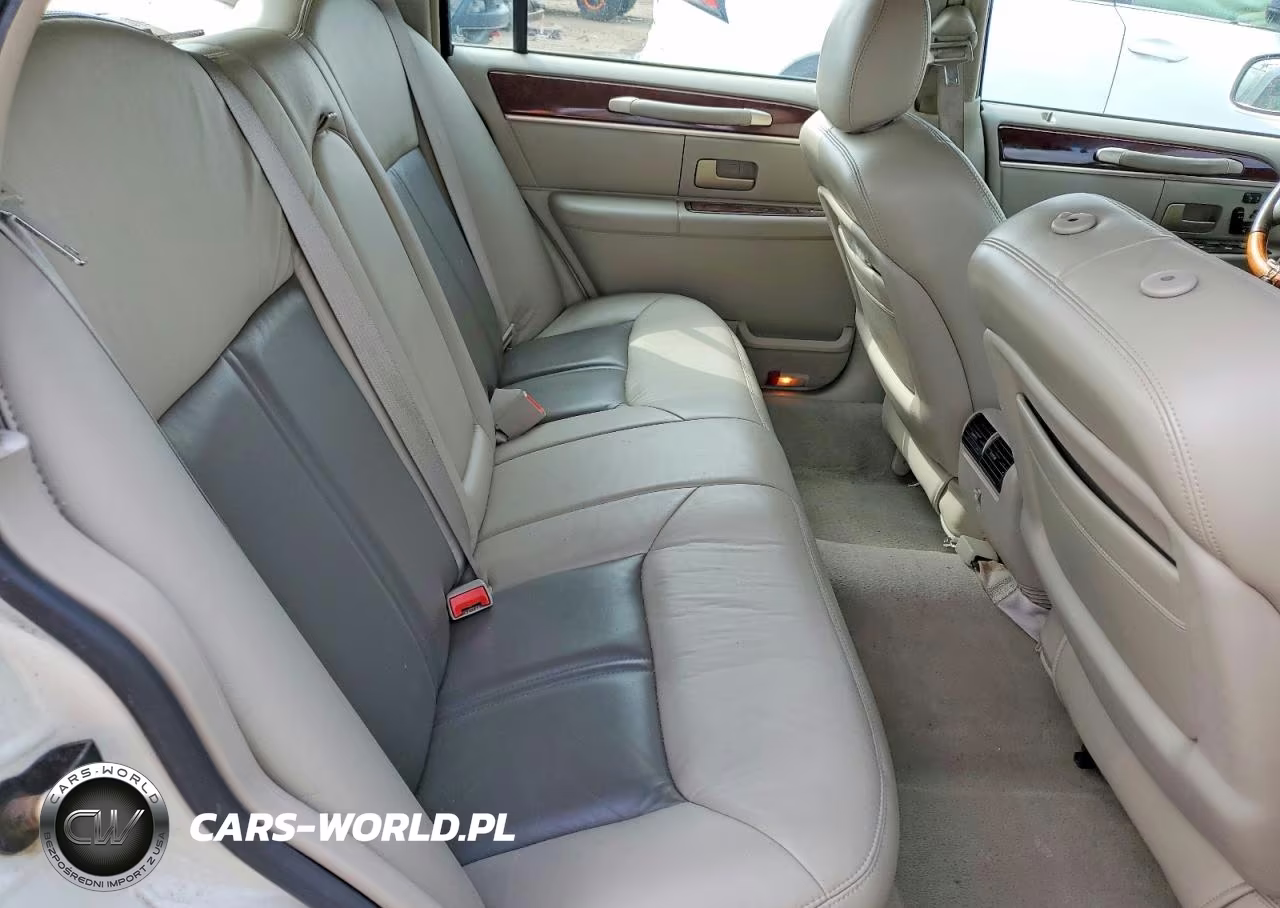 2004 Lincoln Town Car Ultimate VIN:1LNHM83W74Y675160 - 10