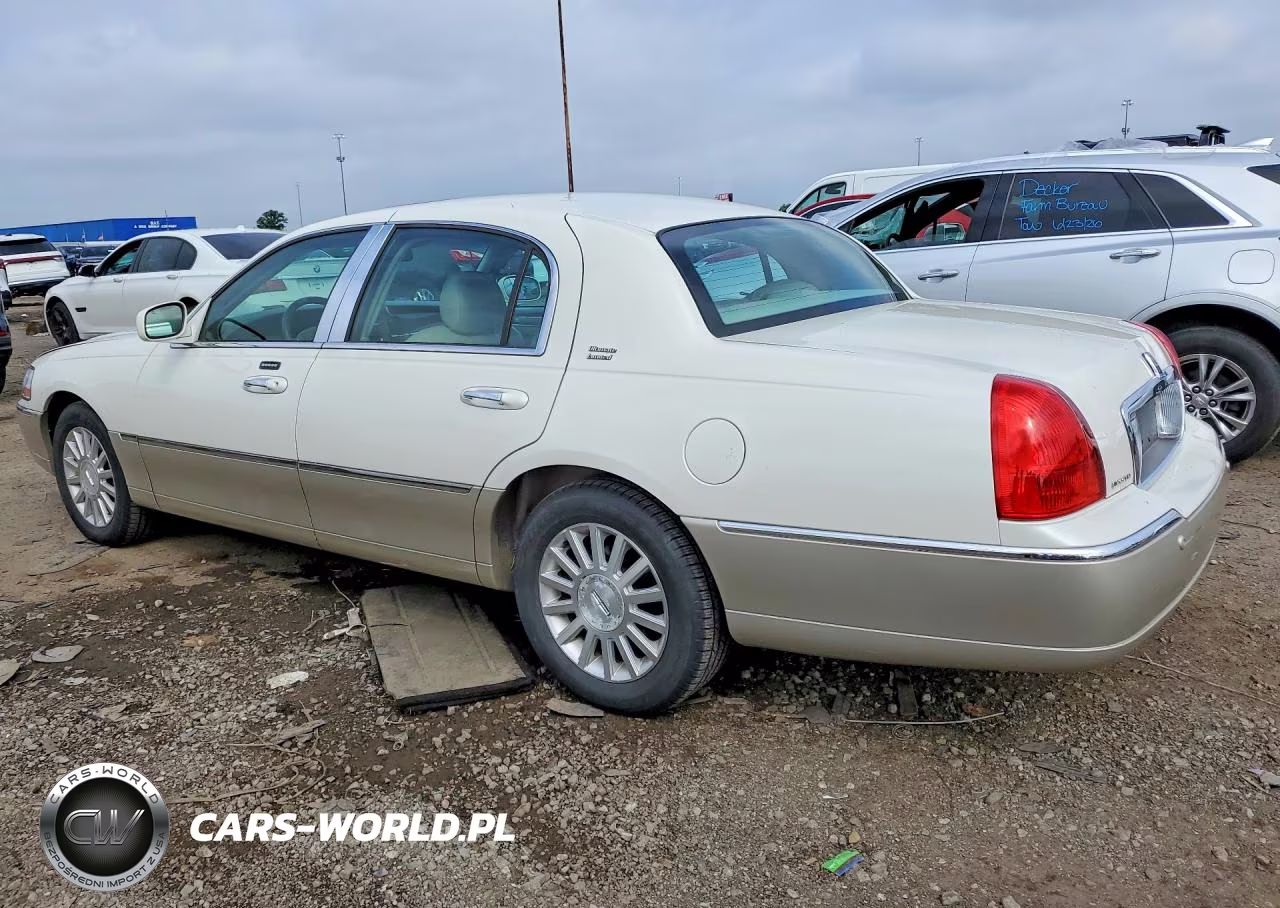 2004 Lincoln Town Car Ultimate VIN:1LNHM83W74Y675160 - 2