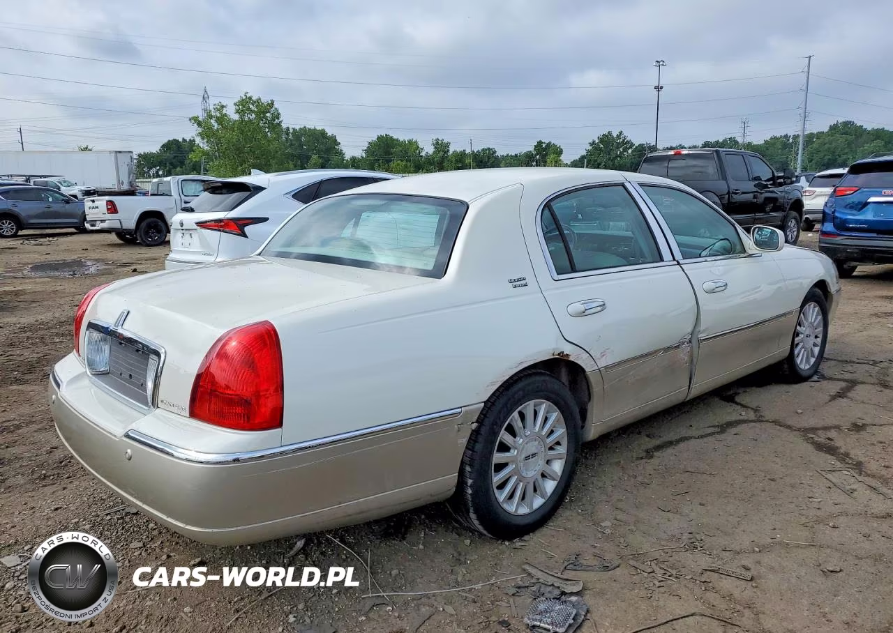 2004 Lincoln Town Car Ultimate VIN:1LNHM83W74Y675160 - 3