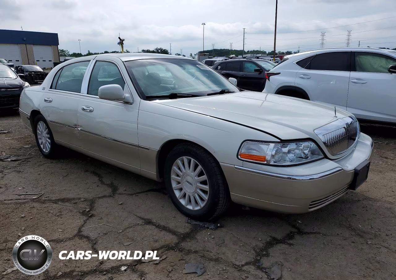 2004 Lincoln Town Car Ultimate VIN:1LNHM83W74Y675160 - 4