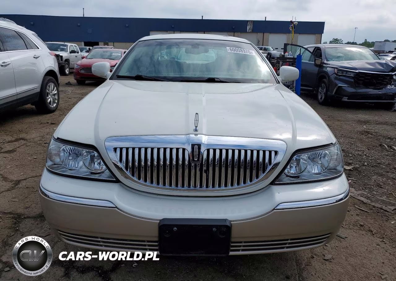 2004 Lincoln Town Car Ultimate VIN:1LNHM83W74Y675160 - 5