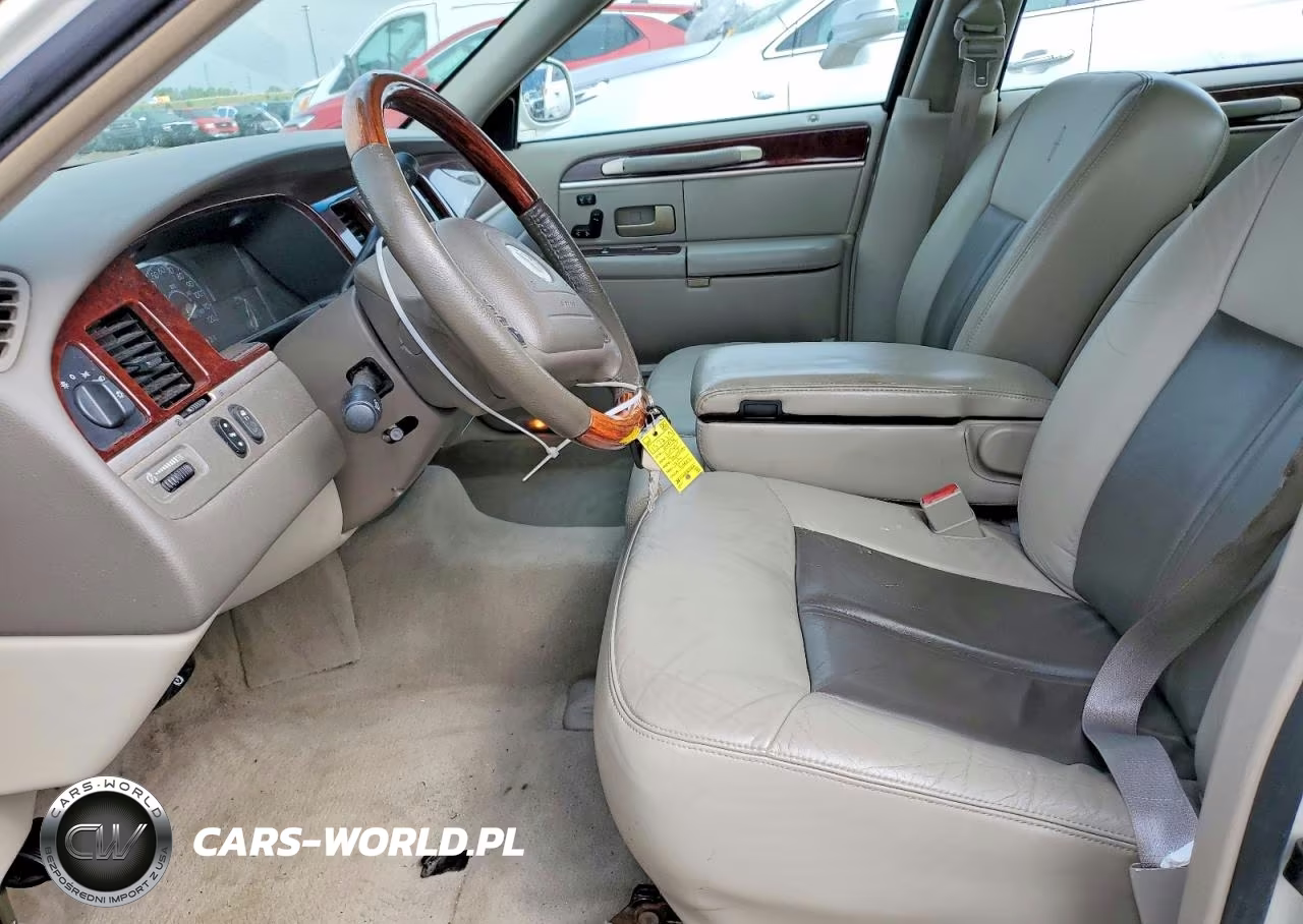 2004 Lincoln Town Car Ultimate VIN:1LNHM83W74Y675160 - 7