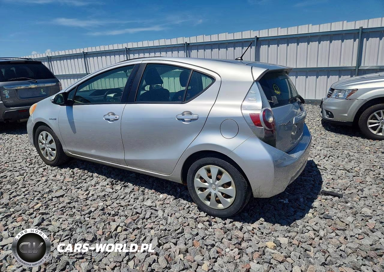 2012 Toyota Prius C Two VIN:JTDKDTB3XC1511168 - 2