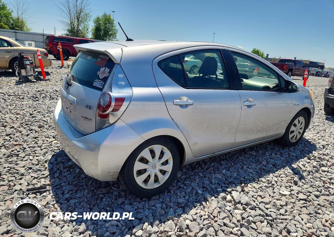 2012 Toyota Prius C Two VIN:JTDKDTB3XC1511168 - 3