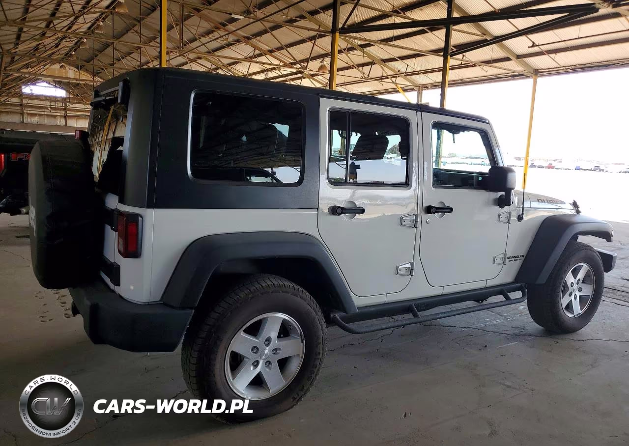 2010 Jeep Wrangler Unlimited Rubicon VIN:1J4BA6H13AL101856 - 3