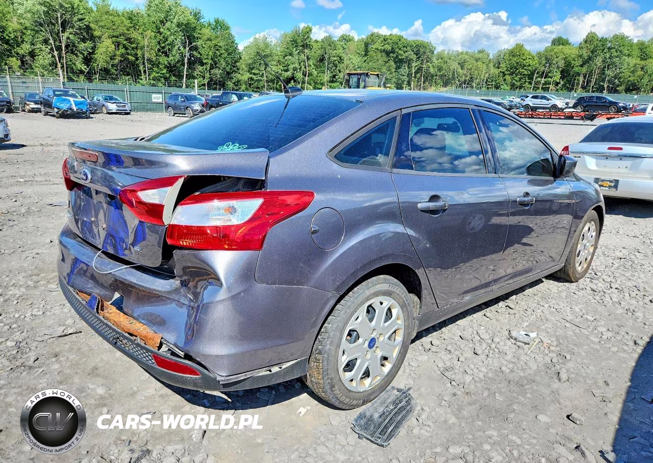 2012 Ford Focus Se VIN:1FAHP3F20CL411397 - 3