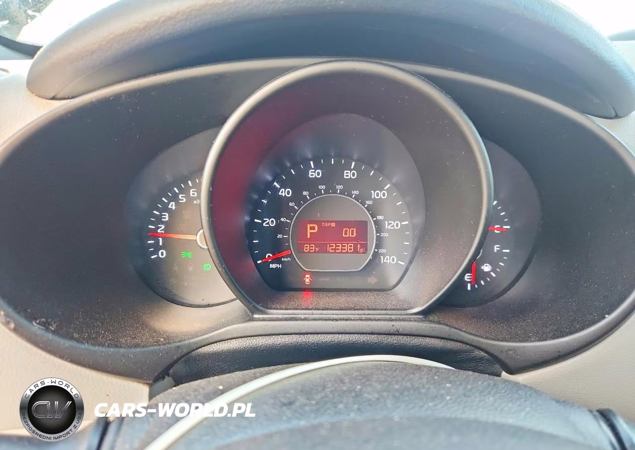 2016 Kia Soul + VIN:KNDJP3A55G7345876 - 9