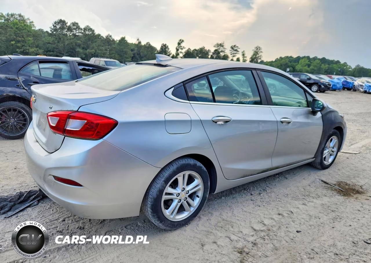 2018 Chevrolet Cruze Lt VIN:1G1BE5SM9J7117858 - 3