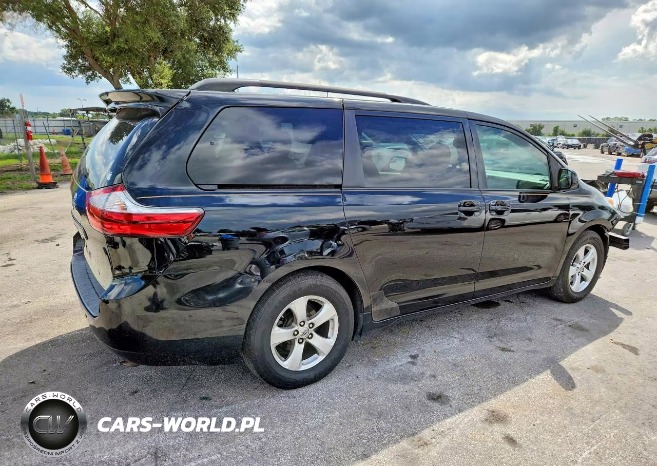 2015 Toyota Sienna Le VIN:5TDKK3DC0FS677385 - 3