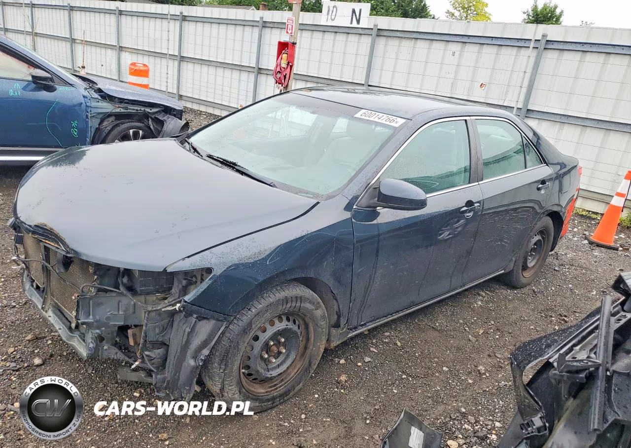 2013 Toyota Camry Le – zdjęcie 1 z 13