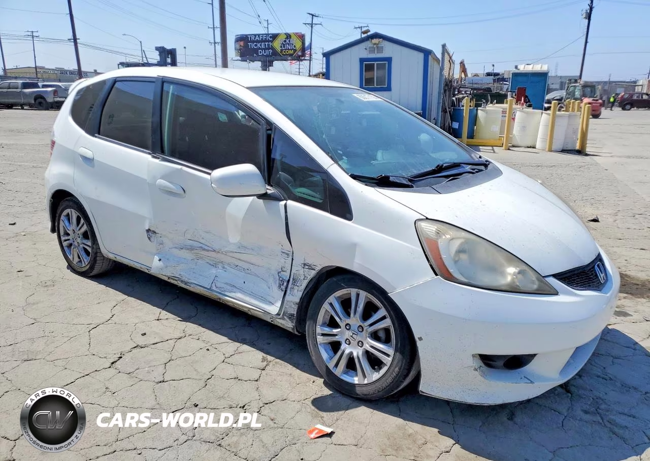 2011 Honda Fit Sport VIN:JHMGE8H54BC018015 - 4