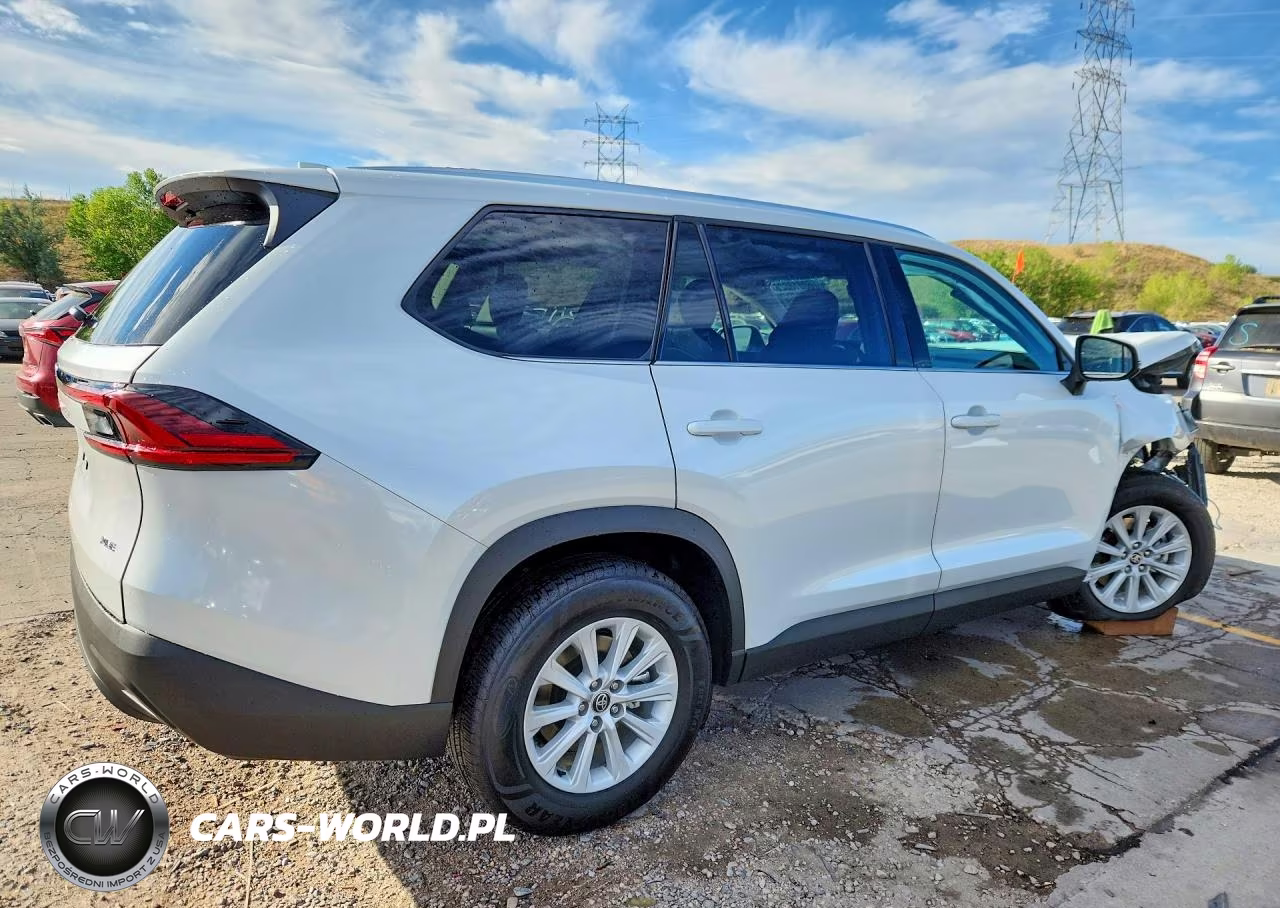 2026 Toyota Grand Highlander Hybrid Xle VIN:5TDACAB59TS102330 - 3