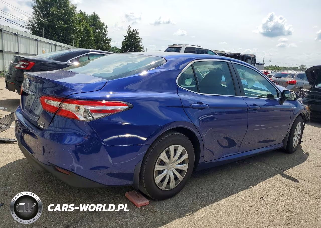 2018 Toyota Camry Le VIN:4T1B31HK8JU508184 - 3
