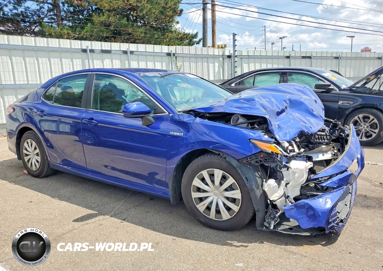 2018 Toyota Camry Le VIN:4T1B31HK8JU508184 - 4