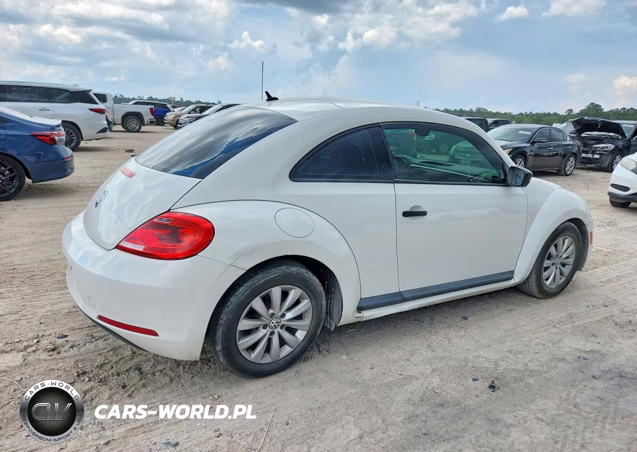 2013 Volkswagen Beetle VIN:3VWFP7AT4DM654796 - 3