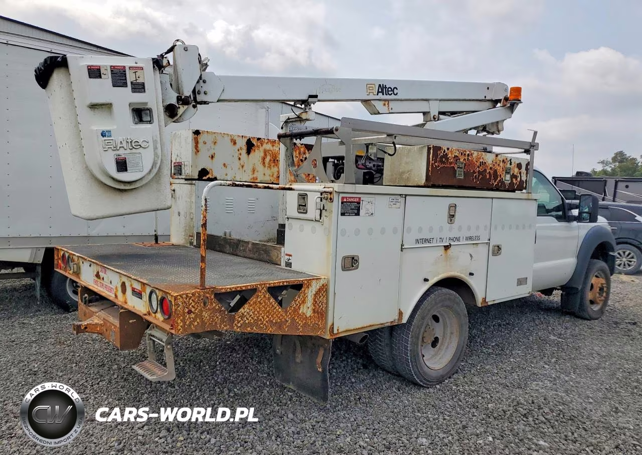 2012 Ford F450 Super Duty Bucket Truck VIN:1FDUF4HY6CEC63792 - 3