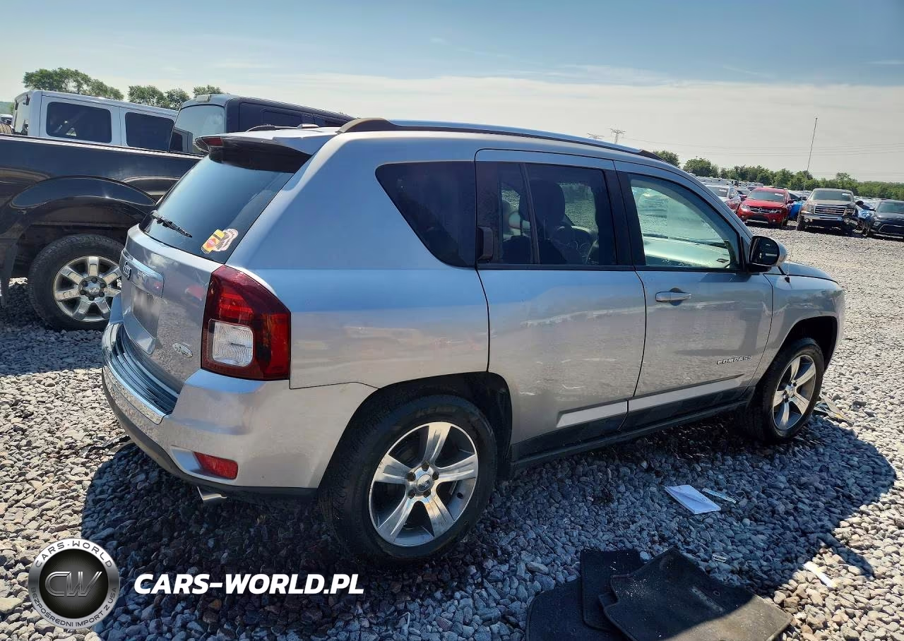 2016 Jeep Compass Latitude VIN:1C4NJCEA5GD716045 - 3