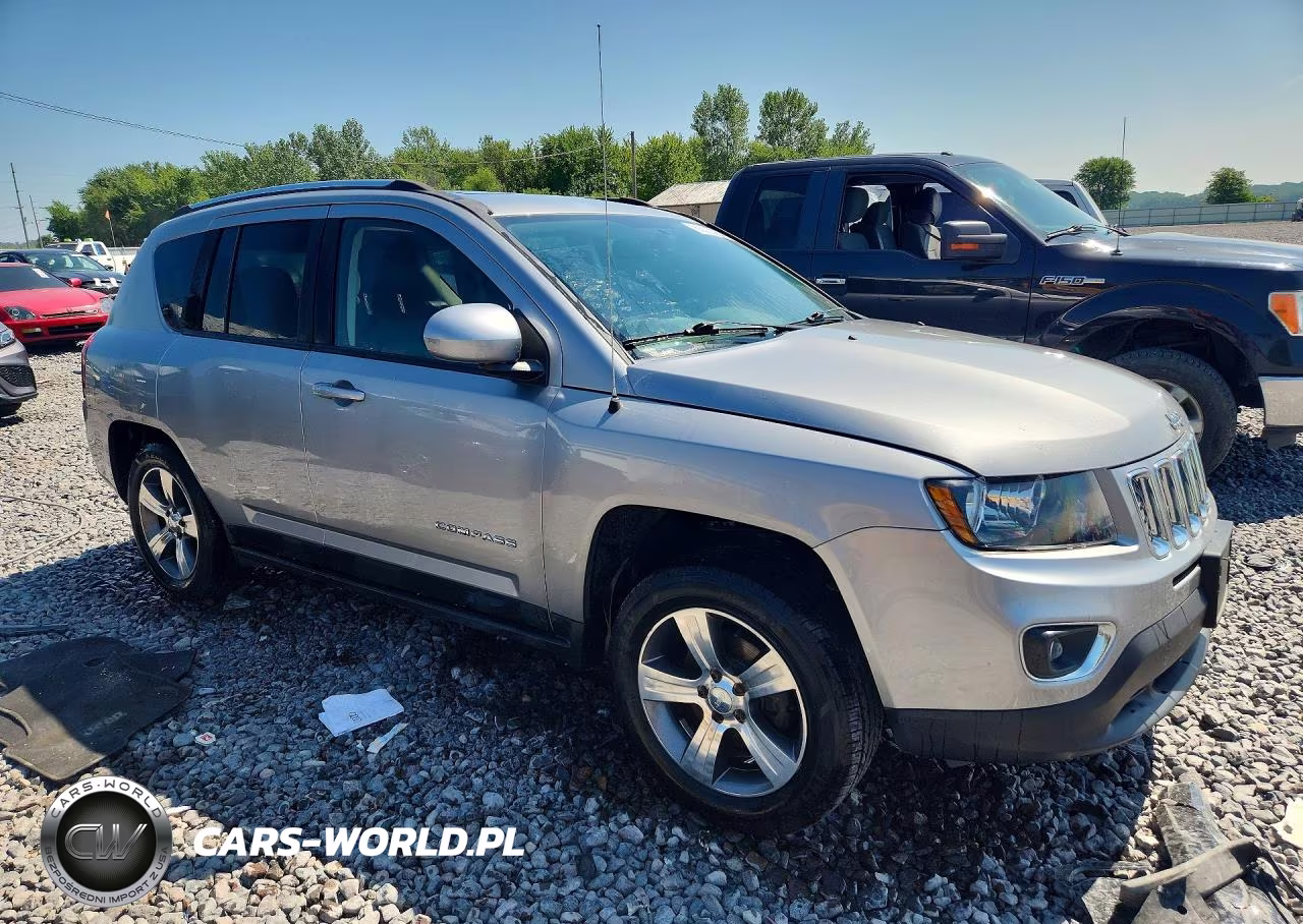 2016 Jeep Compass Latitude VIN:1C4NJCEA5GD716045 - 4