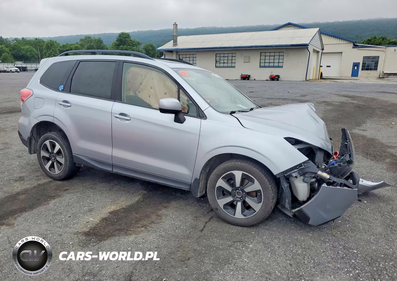 2018 Subaru Forester 2.5I Premium VIN:JF2SJAGC5JH426900 - 4