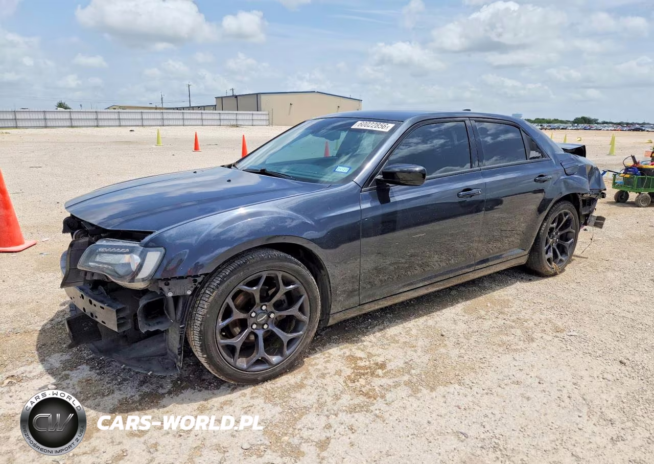 2019 Chrysler 300 Touring VIN:2C3CCAAG4KH700936 - 1