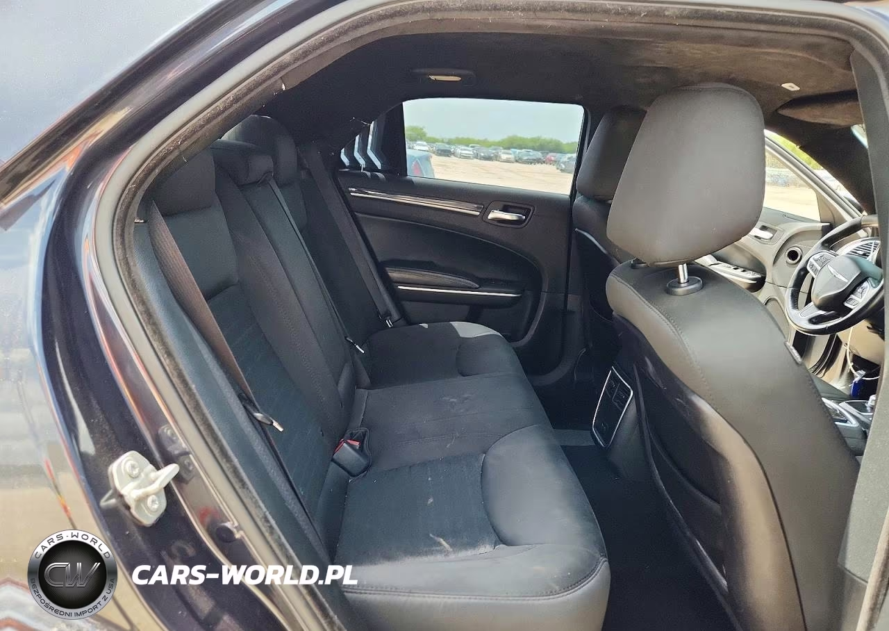 2019 Chrysler 300 Touring VIN:2C3CCAAG4KH700936 - 10