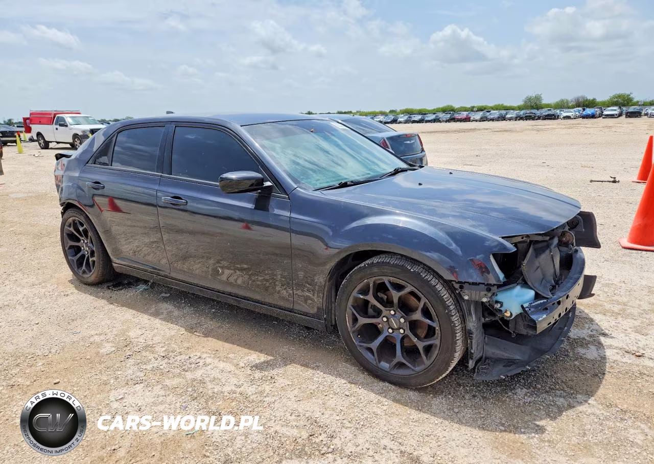 2019 Chrysler 300 Touring VIN:2C3CCAAG4KH700936 - 4