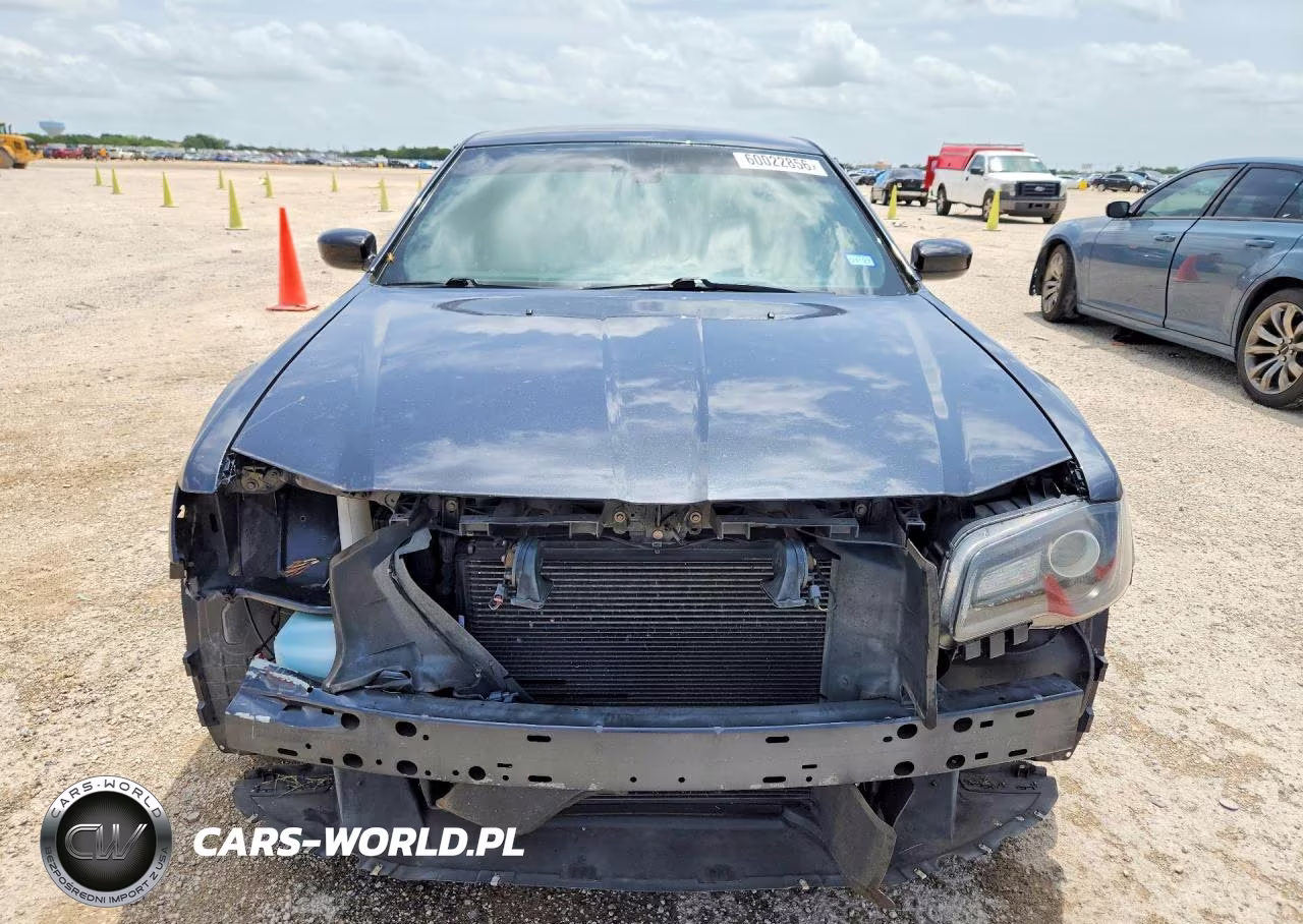 2019 Chrysler 300 Touring VIN:2C3CCAAG4KH700936 - 5