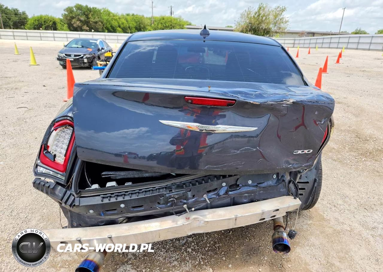 2019 Chrysler 300 Touring VIN:2C3CCAAG4KH700936 - 6