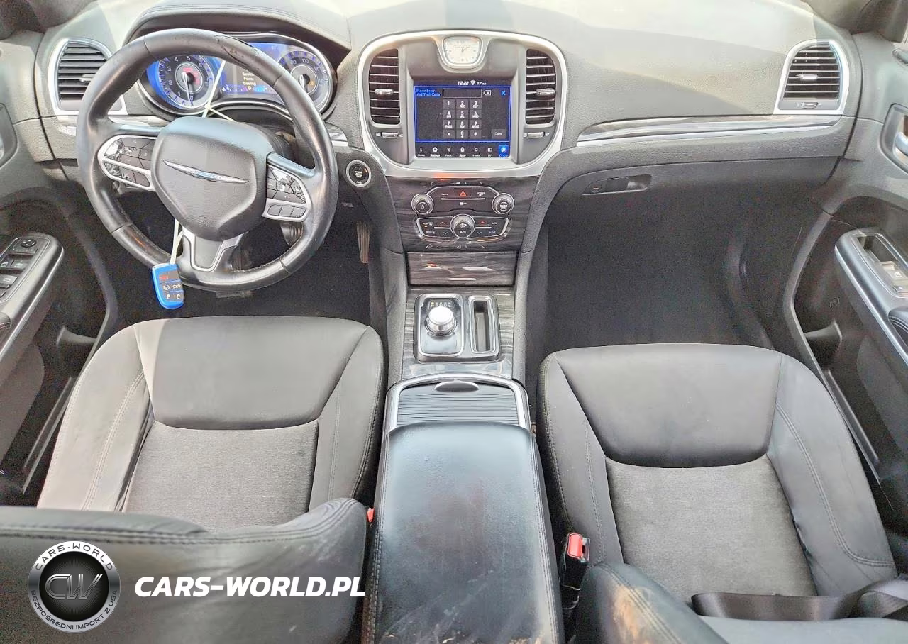 2019 Chrysler 300 Touring VIN:2C3CCAAG4KH700936 - 8