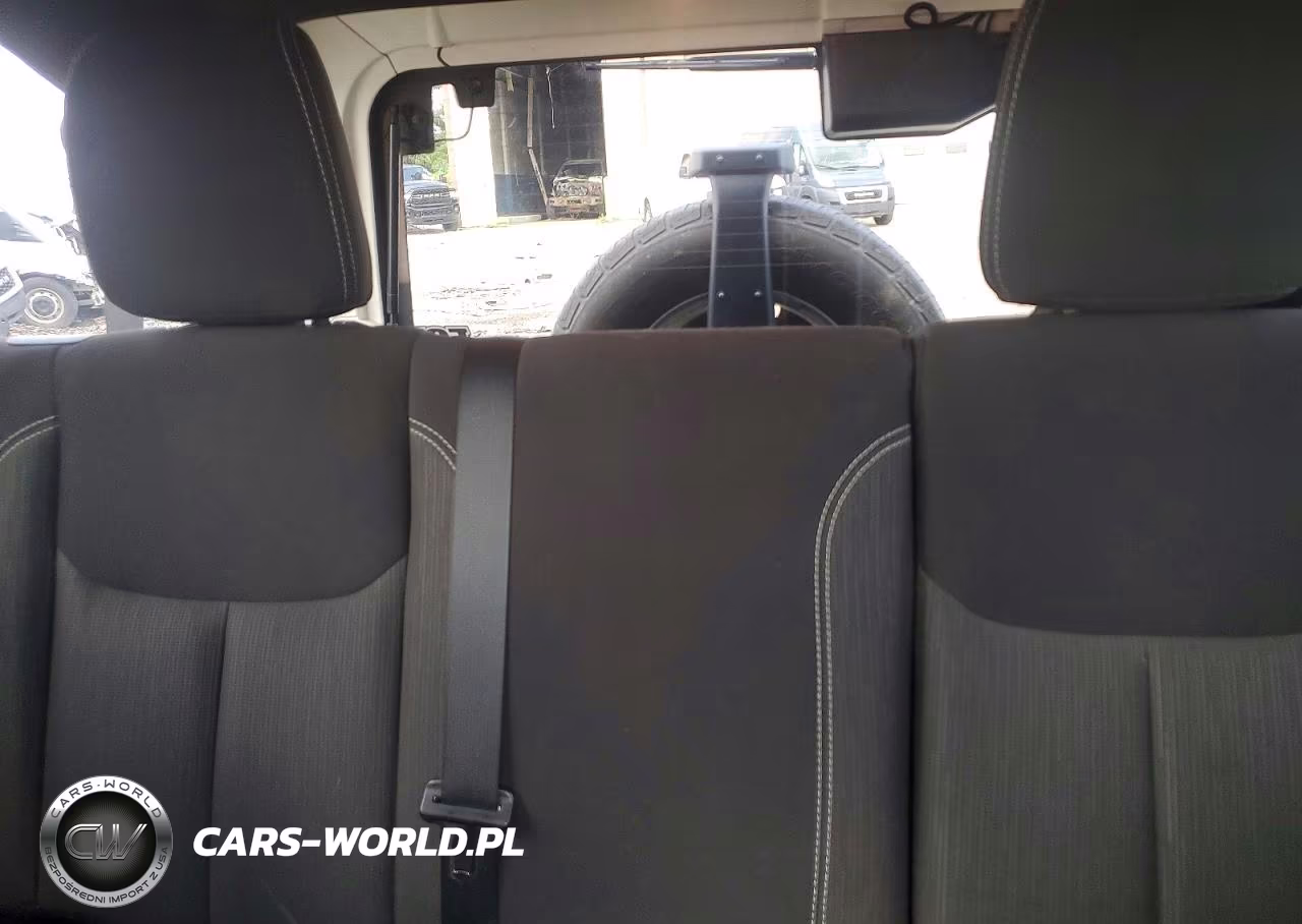 2014 Jeep Wrangler Unlimited Sahara VIN:1C4BJWEG9EL261924 - 10