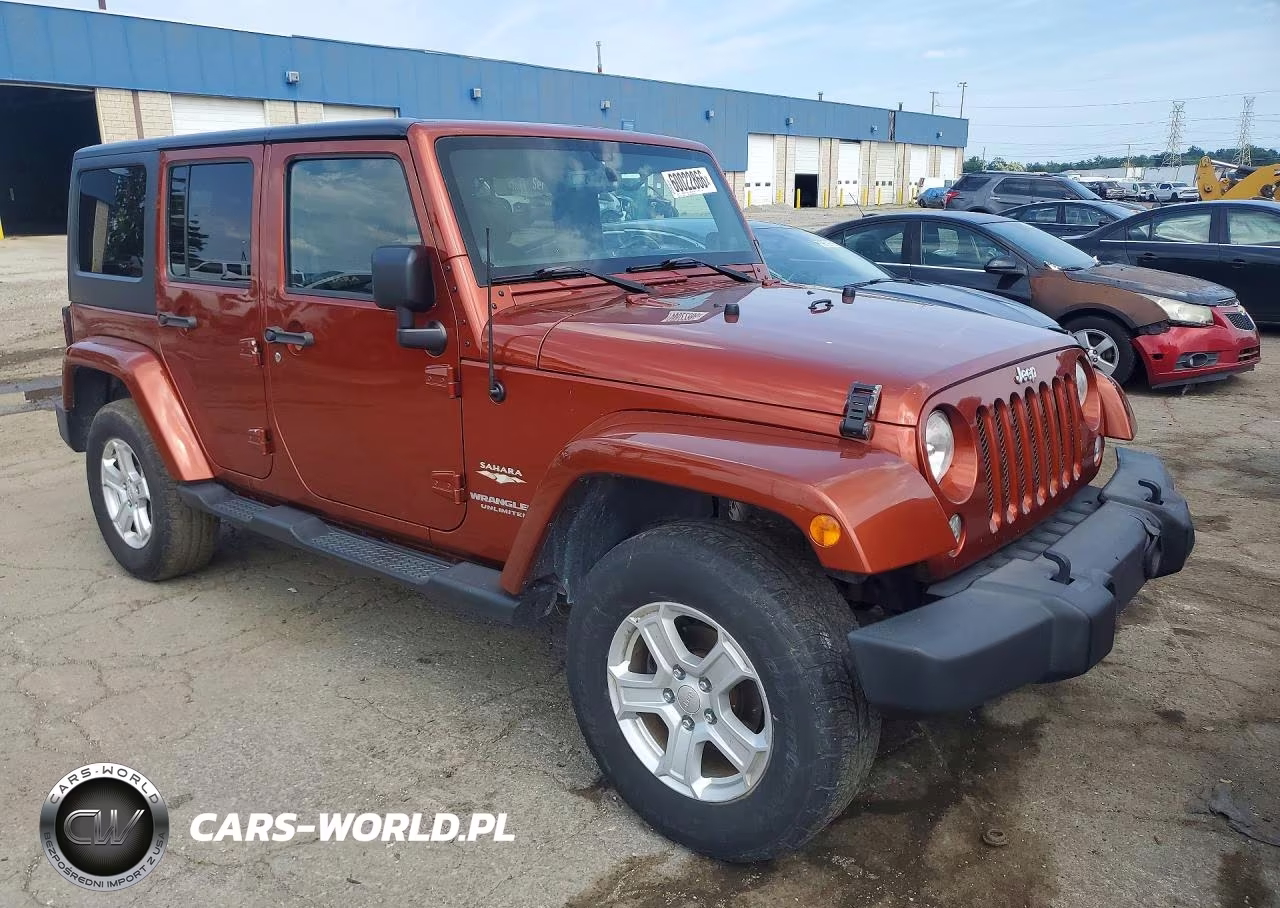 2014 Jeep Wrangler Unlimited Sahara VIN:1C4BJWEG9EL261924 - 4