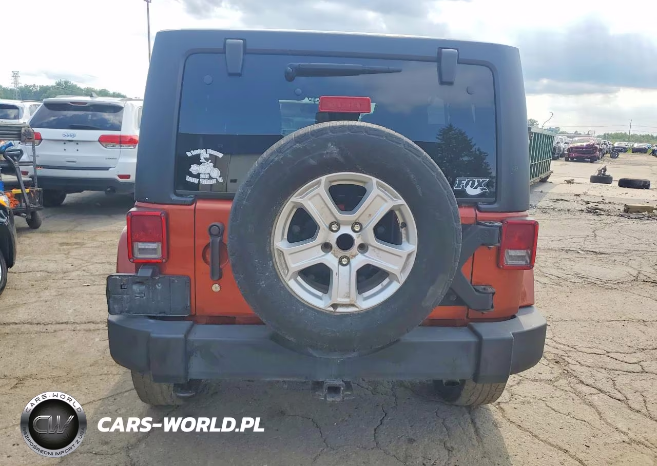 2014 Jeep Wrangler Unlimited Sahara VIN:1C4BJWEG9EL261924 - 6