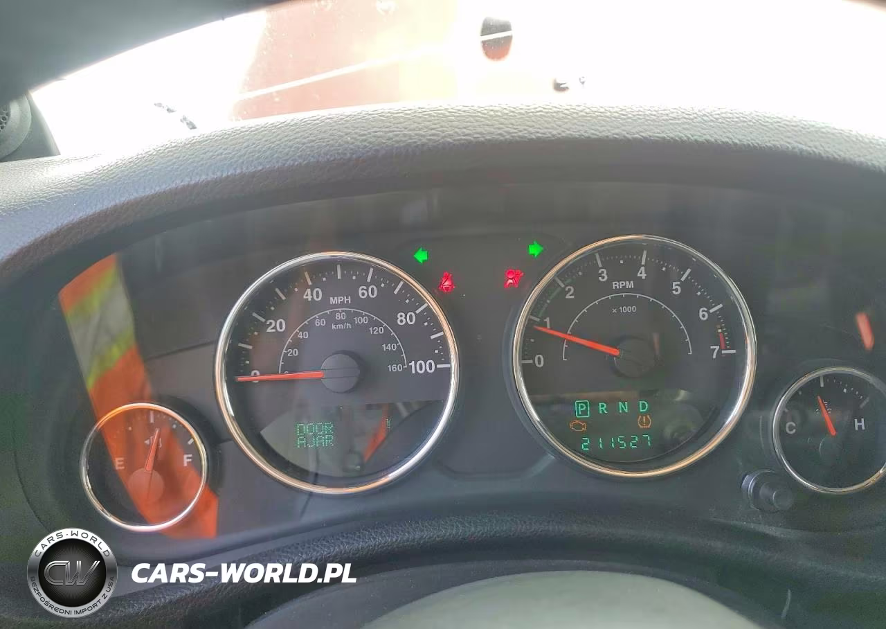 2014 Jeep Wrangler Unlimited Sahara VIN:1C4BJWEG9EL261924 - 9