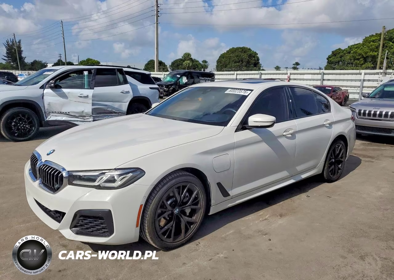 2021 BMW 530E – zdjęcie 1 z 12