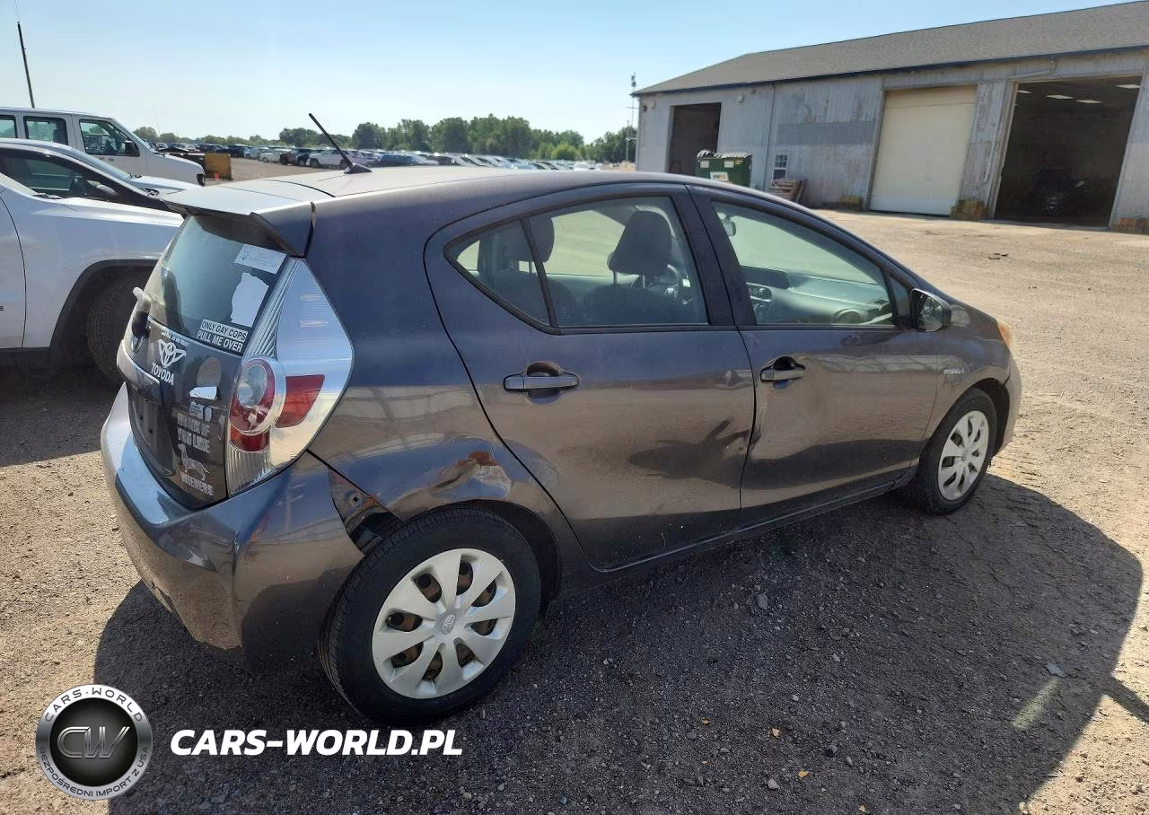 2013 Toyota Prius C Two VIN:JTDKDTB35D1528493 - 3