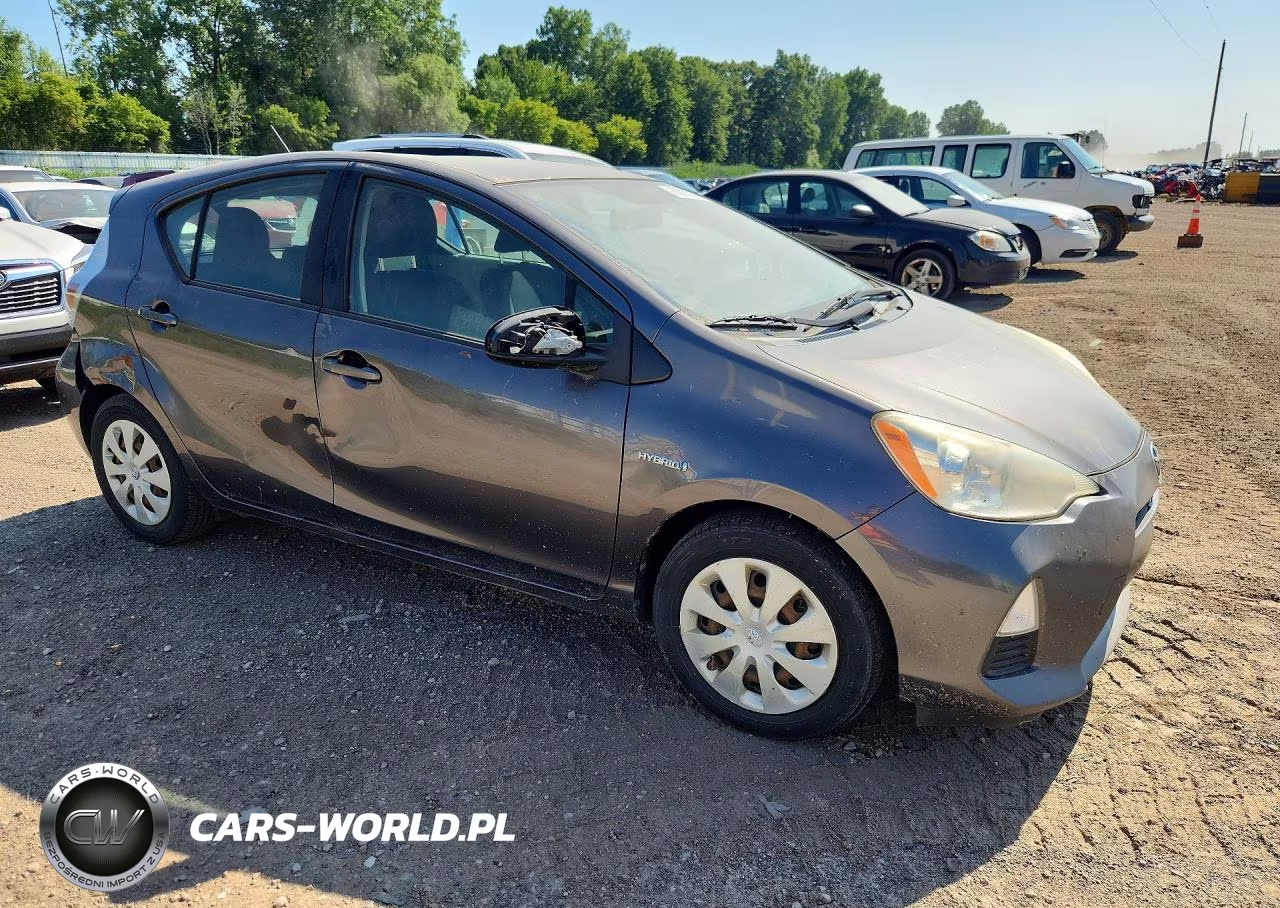 2013 Toyota Prius C Two VIN:JTDKDTB35D1528493 - 4