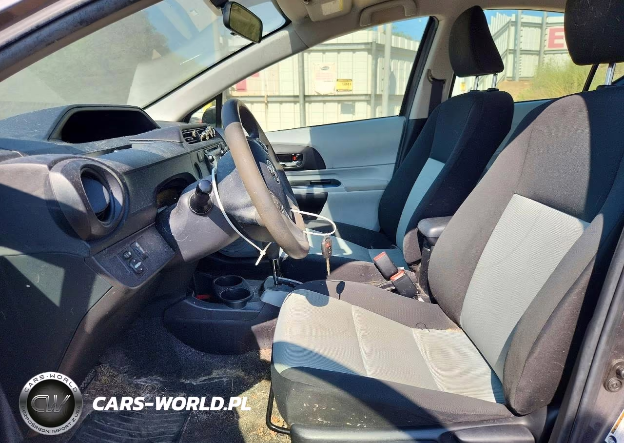 2013 Toyota Prius C Two VIN:JTDKDTB35D1528493 - 7