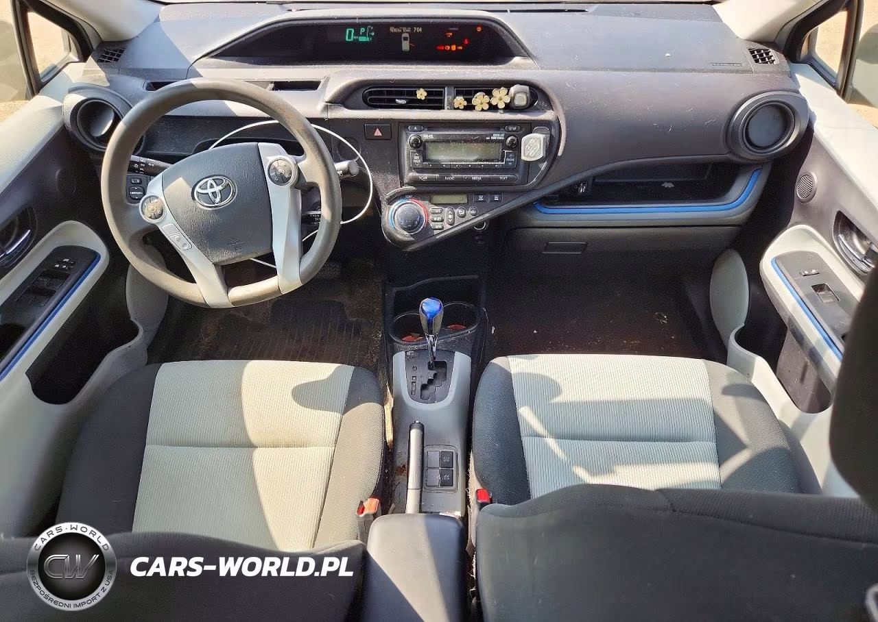 2013 Toyota Prius C Two VIN:JTDKDTB35D1528493 - 8