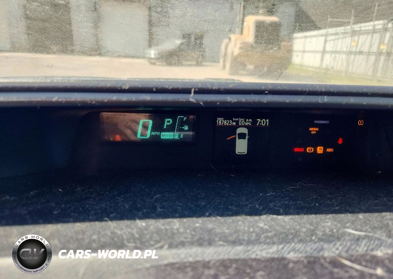 2013 Toyota Prius C Two VIN:JTDKDTB35D1528493 - 9