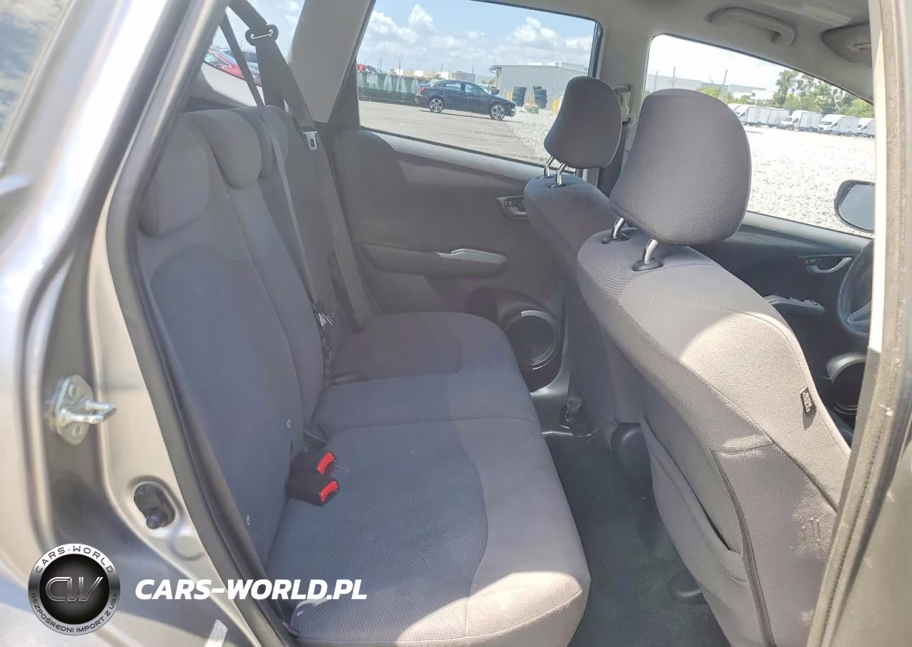 2010 Honda Fit VIN:JHMGE8H29AS017520 - 10
