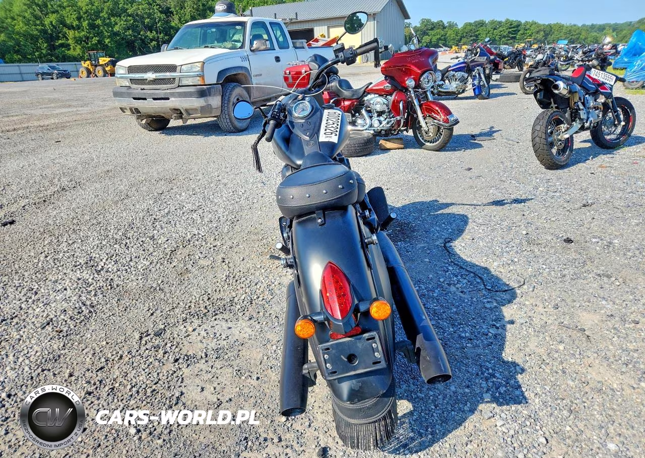 2019 Indian Motorcycle Co. Chief Dark Horse VIN:56KCCDAA5K3370049 - 4
