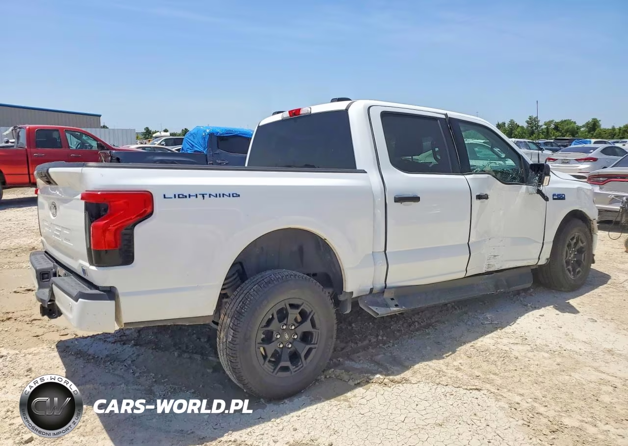 2025 Ford F150 Lightning Xlt VIN:1FTVW3LK2SWG00831 - 3