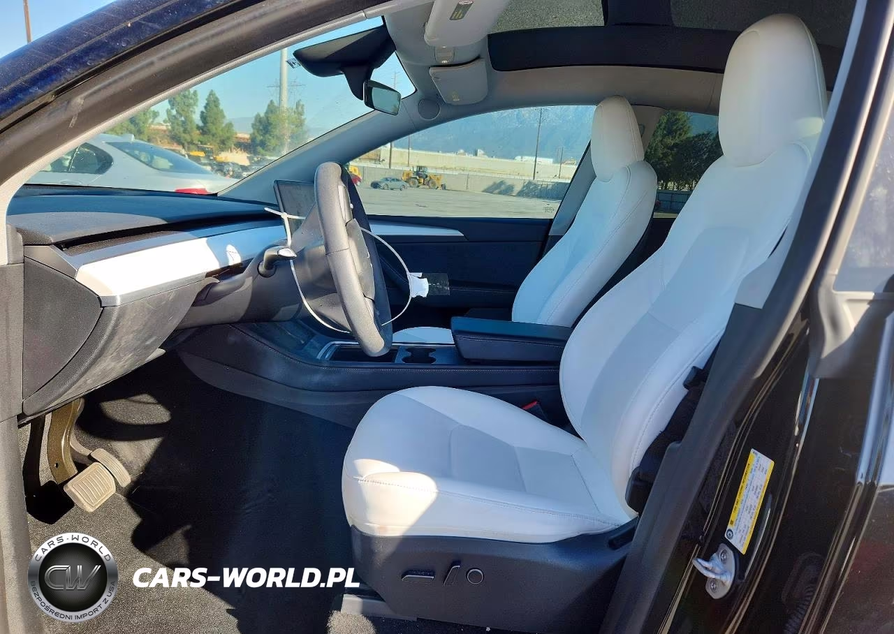 2023 Tesla Model Y VIN:7SAYGDEE4PF867653 - 7
