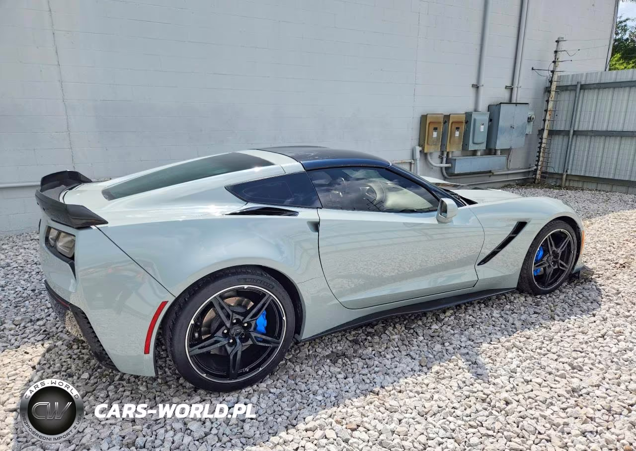 2017 Chevrolet Corvette VIN:1G1YD2D76H5111038 - 3